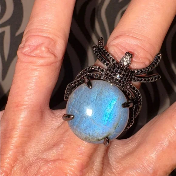 “Along Came A Spider” Size 7 Blue Labradorite With Oxidized .925 Spider Ring - Picture 2 of 2